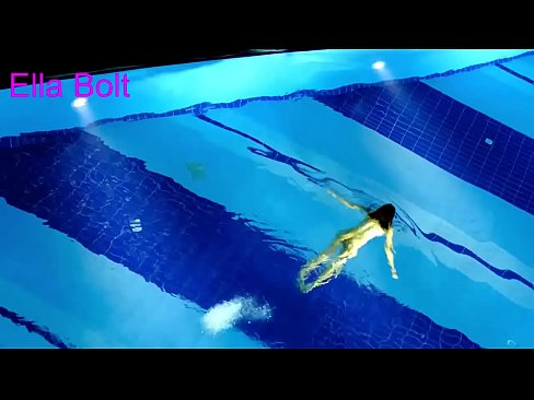 ❤️ मी पाहणे थांबवू शकत नाही, तरुण गोरा ELLA BOLT रिसॉर्ट पूलमध्ये नग्न पोहताना पकडला गेला ❤❌  mr.com-full-porner.ru वर